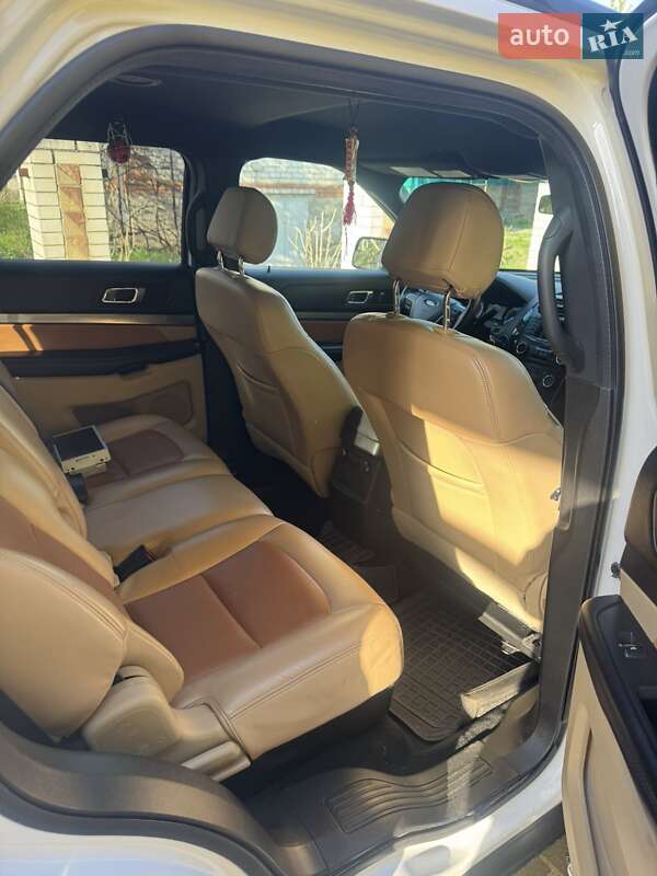 Внедорожник / Кроссовер Ford Explorer 2016 в Кобеляках