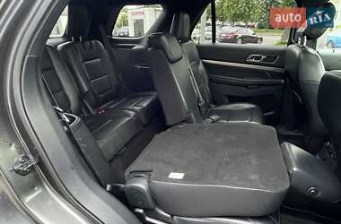 Позашляховик / Кросовер Ford Explorer 2019 в 