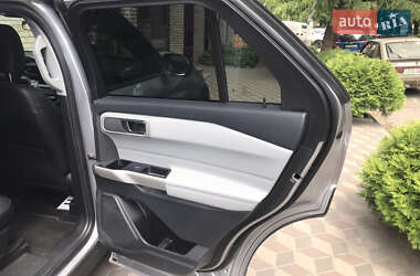Позашляховик / Кросовер Ford Explorer 2021 в 