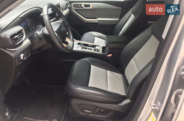 Позашляховик / Кросовер Ford Explorer 2021 в 
