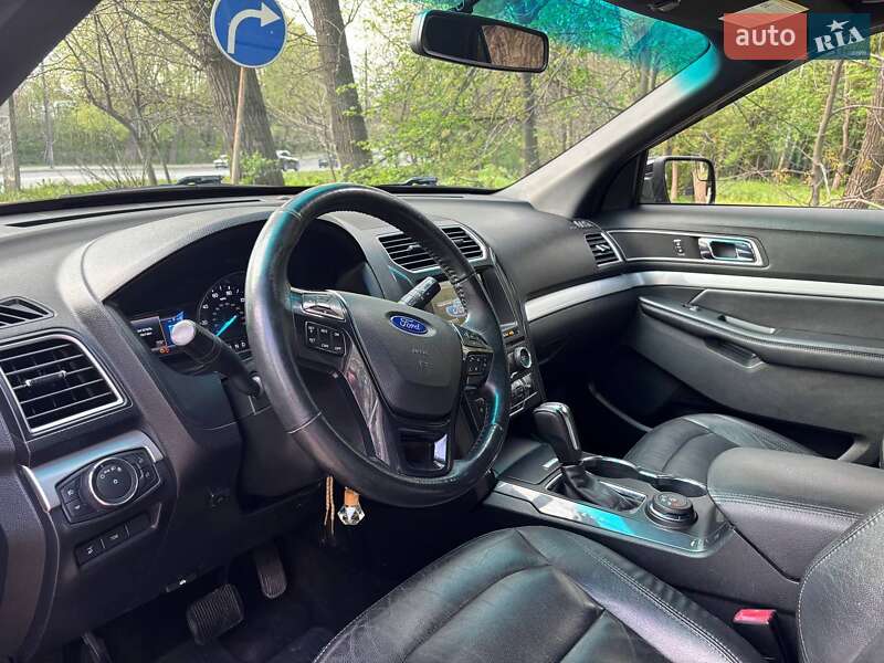 Внедорожник / Кроссовер Ford Explorer 2016 в Хмельницком