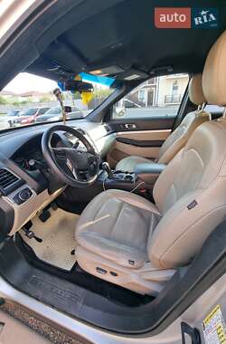 Позашляховик / Кросовер Ford Explorer 2018 в 
