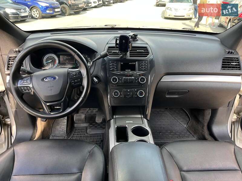 Позашляховик / Кросовер Ford Explorer 2017 в Львові