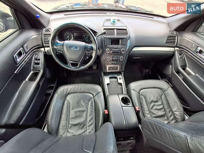 Внедорожник / Кроссовер Ford Explorer 2018 в Черновцах