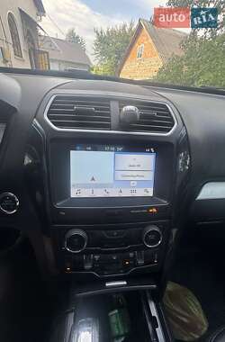 Позашляховик / Кросовер Ford Explorer 2016 в Івано-Франківську