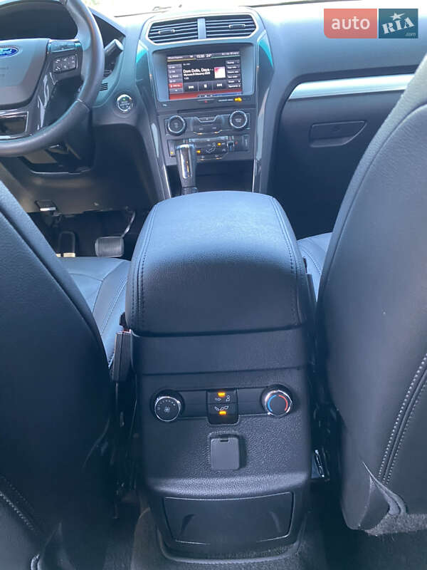 Внедорожник / Кроссовер Ford Explorer 2016 в Ковеле