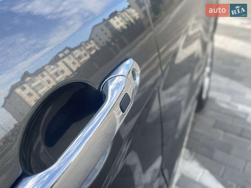 Позашляховик / Кросовер Ford Explorer 2016 в Рівному