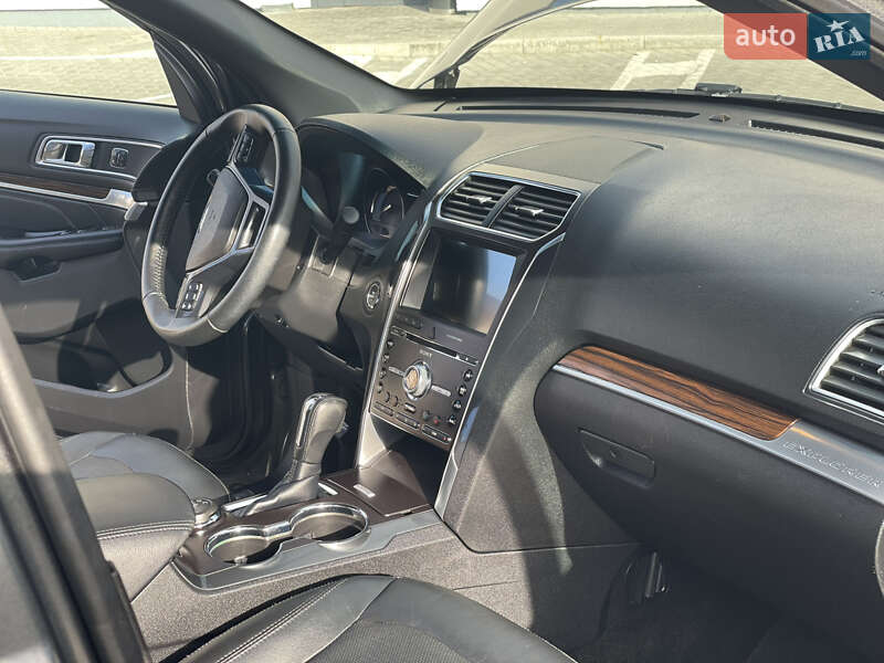 Позашляховик / Кросовер Ford Explorer 2016 в Рівному