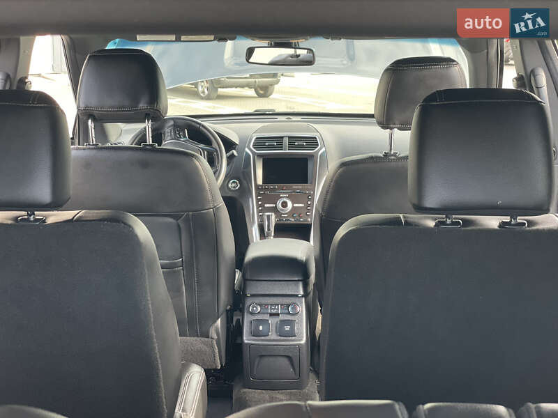 Позашляховик / Кросовер Ford Explorer 2016 в Рівному