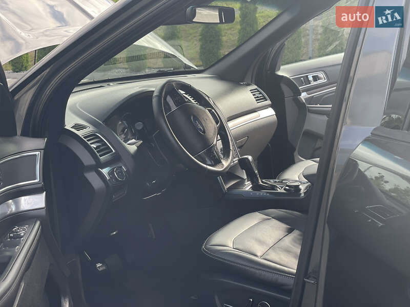Позашляховик / Кросовер Ford Explorer 2016 в Рівному