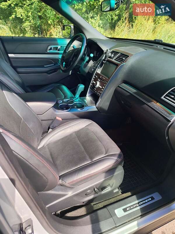 Позашляховик / Кросовер Ford Explorer 2015 в Києві