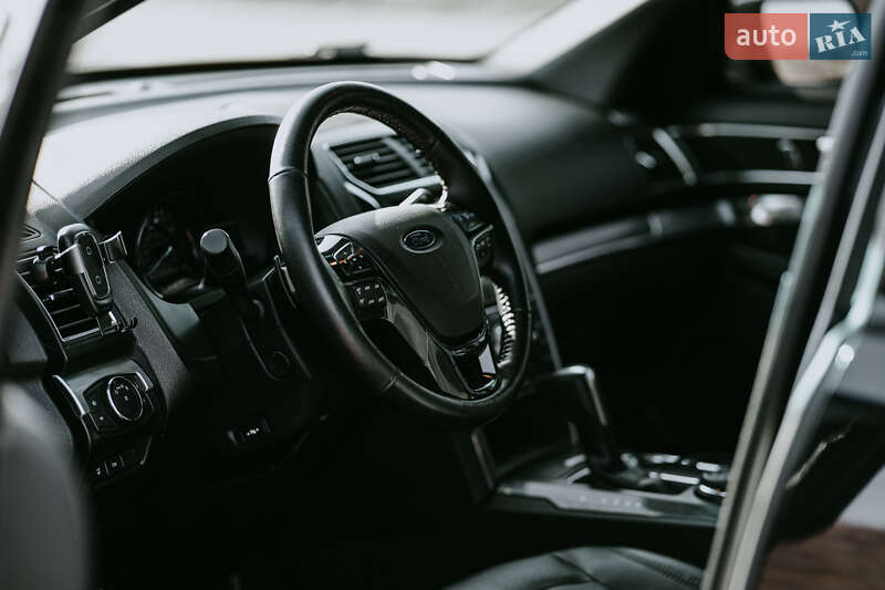 Внедорожник / Кроссовер Ford Explorer 2016 в Одессе