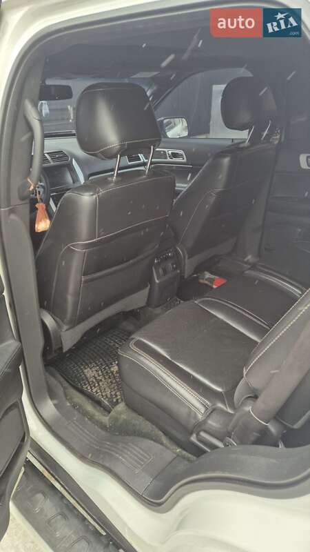 Позашляховик / Кросовер Ford Explorer 2013 в Первомайську