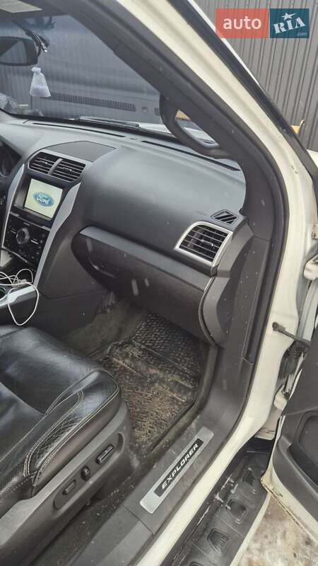 Позашляховик / Кросовер Ford Explorer 2013 в Первомайську