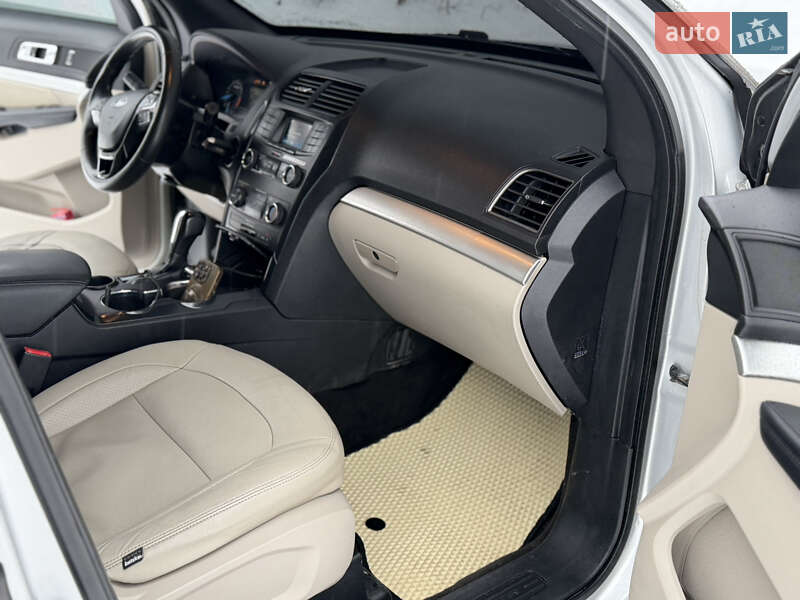 Позашляховик / Кросовер Ford Explorer 2018 в Макарові