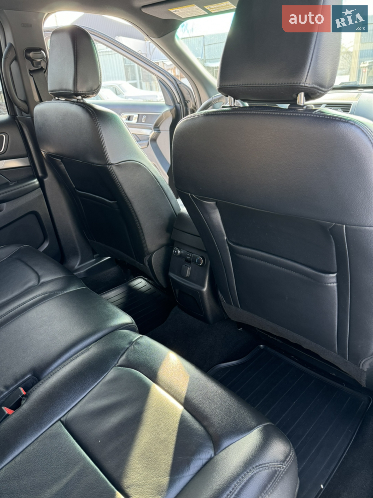 2018 Ford Explorer - мініатюра 18