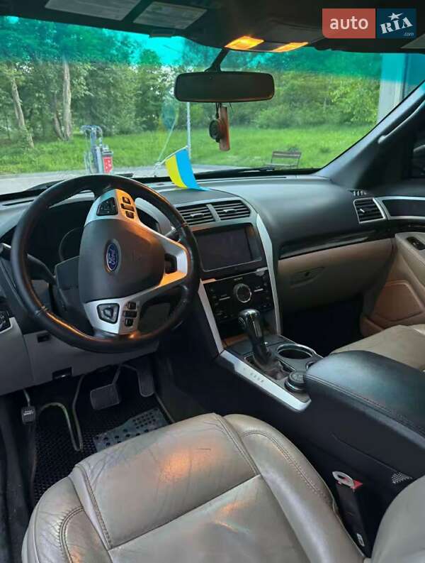 Внедорожник / Кроссовер Ford Explorer 2013 в Ладыжине