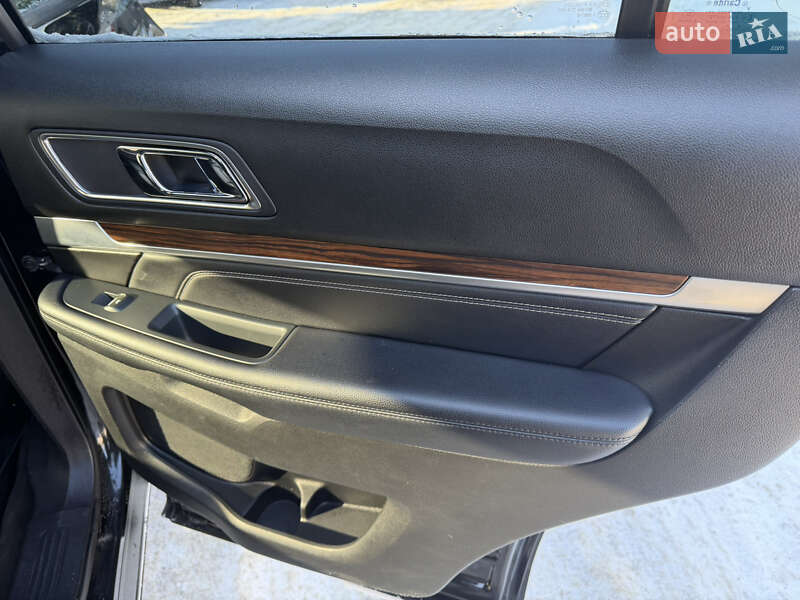 Позашляховик / Кросовер Ford Explorer 2017 в Рівному