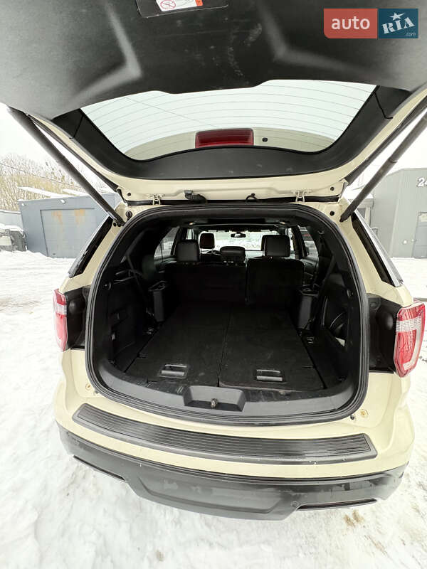 Позашляховик / Кросовер Ford Explorer 2017 в Львові