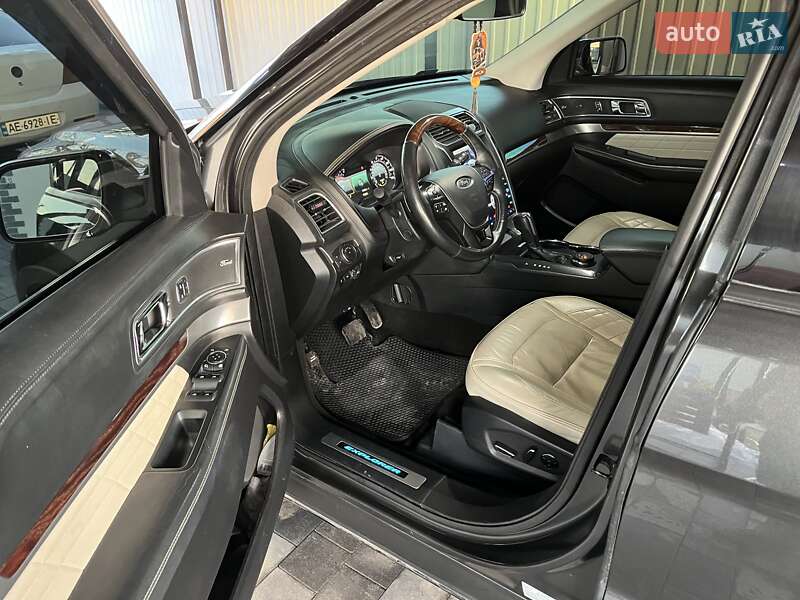 Внедорожник / Кроссовер Ford Explorer 2016 в Обуховке