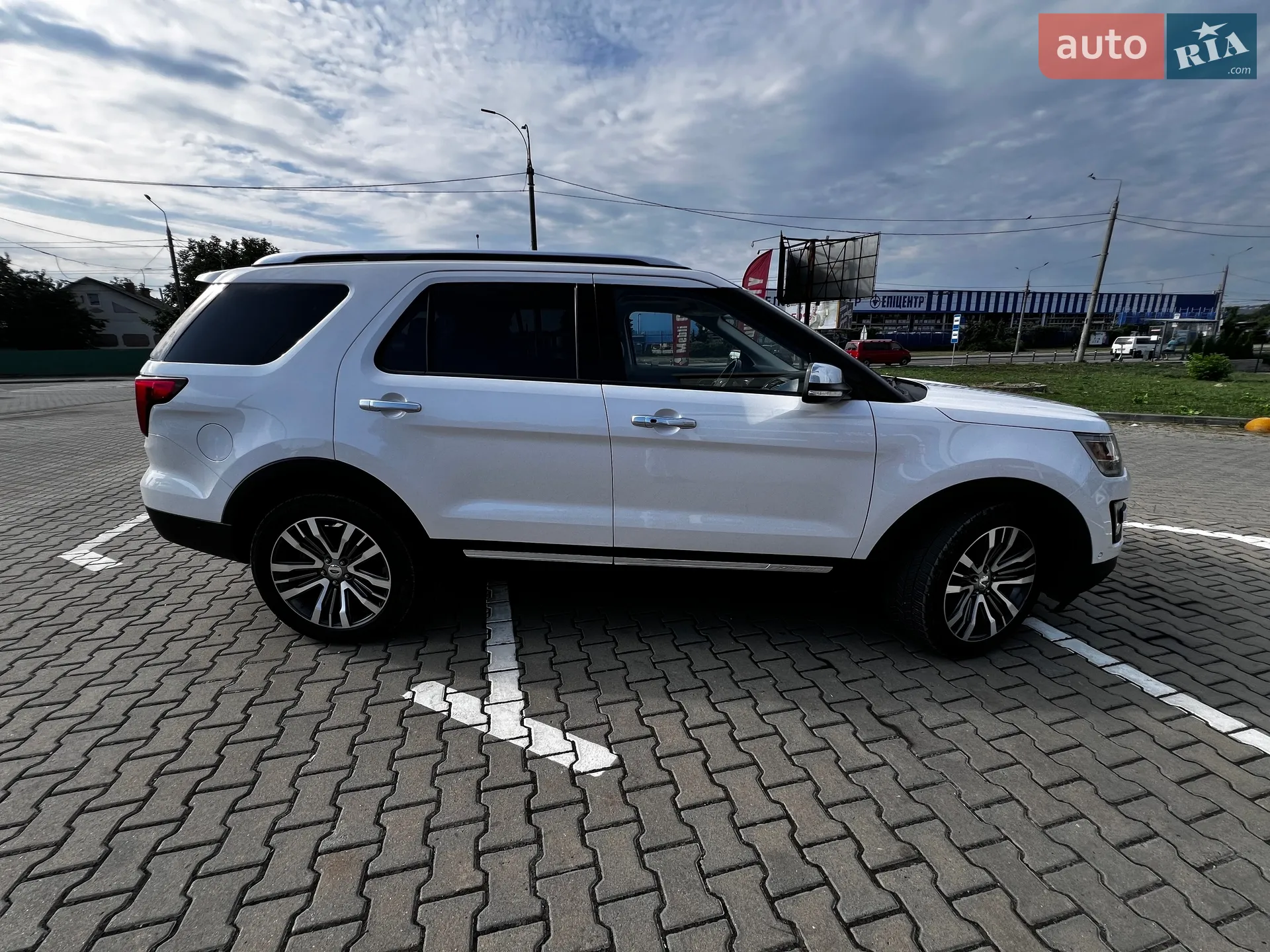 2017 Ford Explorer - мініатюра 4