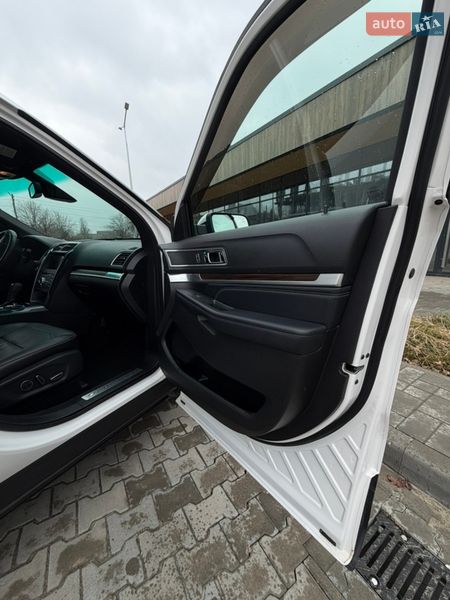 Внедорожник / Кроссовер Ford Explorer 2016 в Черновцах