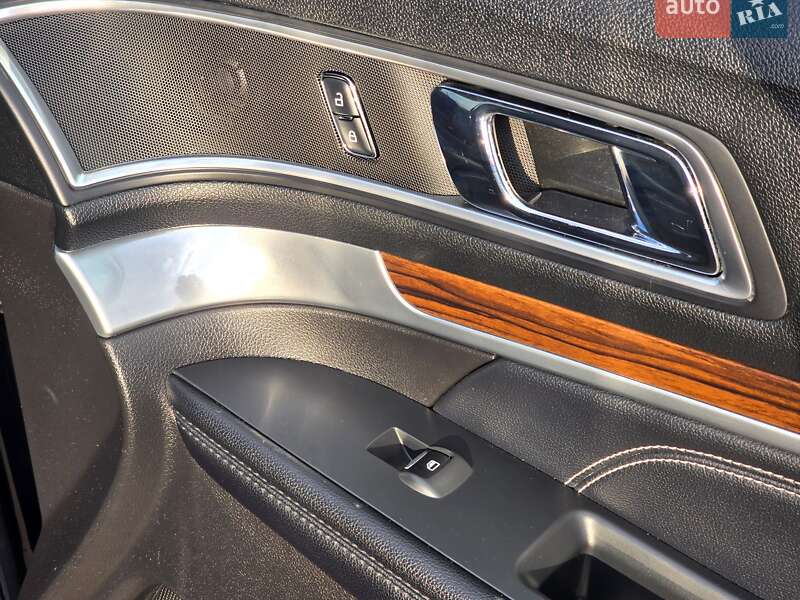 Внедорожник / Кроссовер Ford Explorer 2016 в Хмельницком