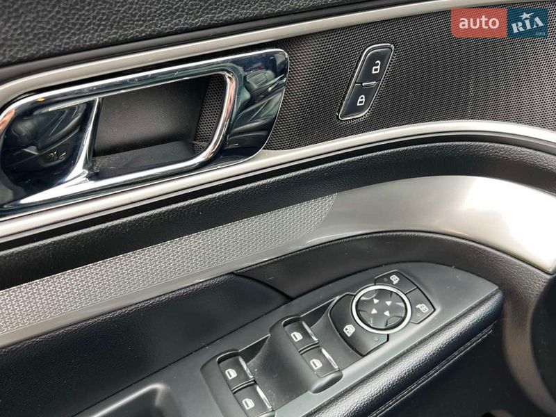 Позашляховик / Кросовер Ford Explorer 2016 в Вараші