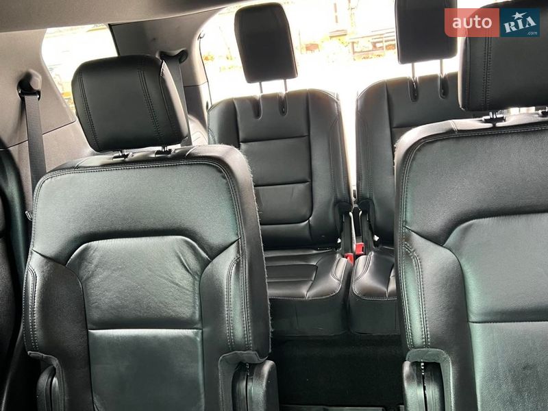 Позашляховик / Кросовер Ford Explorer 2016 в Вараші