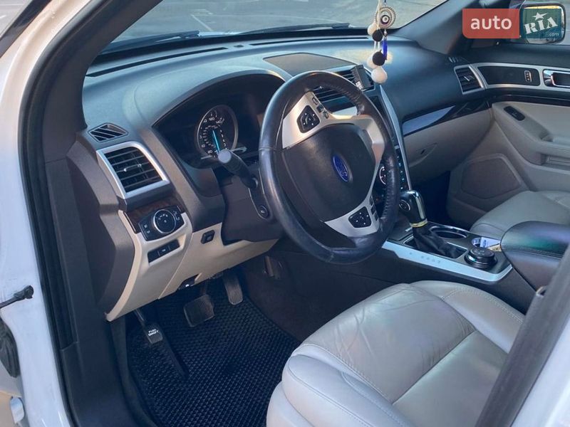 Внедорожник / Кроссовер Ford Explorer 2013 в Ивано-Франковске
