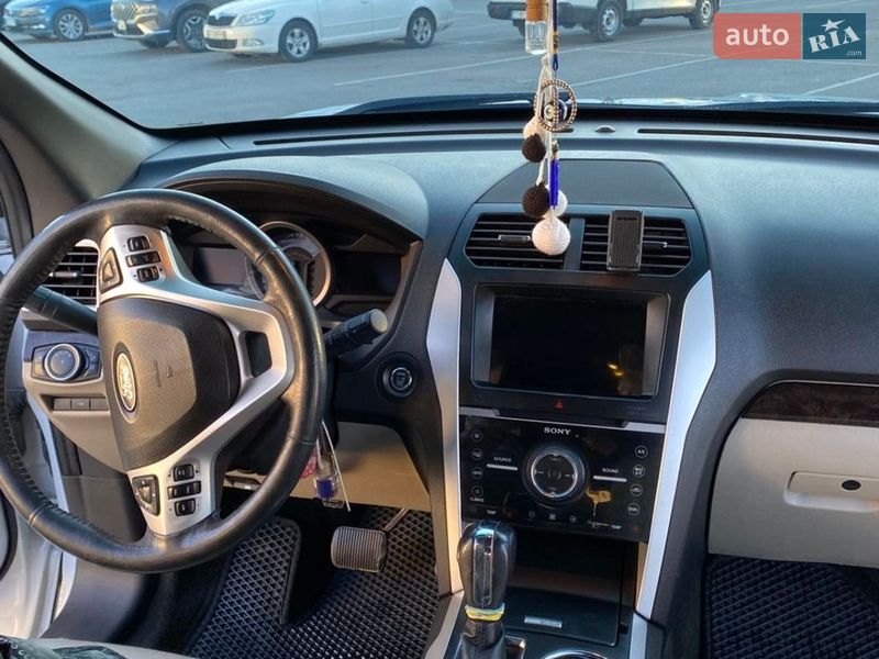 Внедорожник / Кроссовер Ford Explorer 2013 в Ивано-Франковске