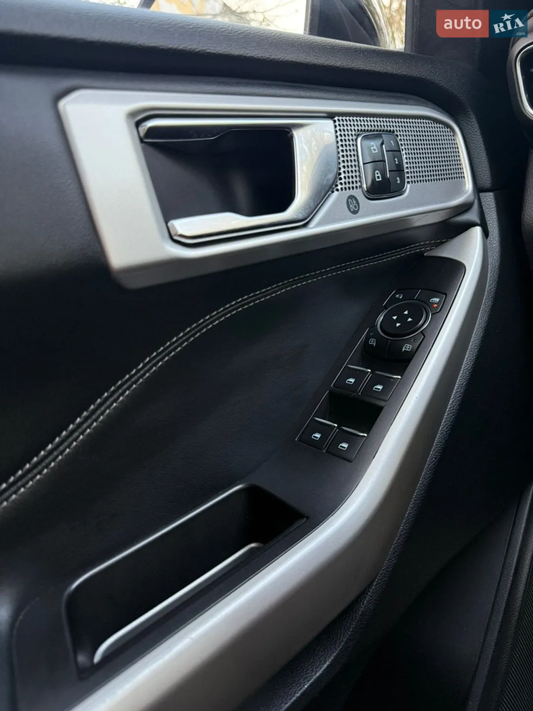 2020 Ford Explorer - мініатюра 26