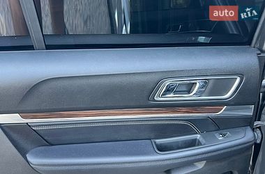 Внедорожник / Кроссовер Ford Explorer 2017 в Соленом