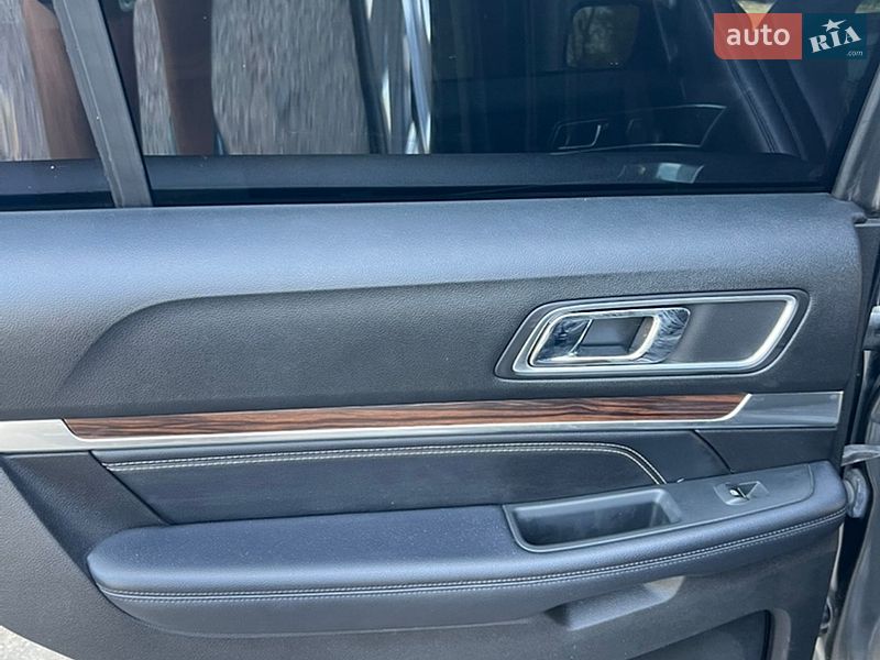 Внедорожник / Кроссовер Ford Explorer 2017 в Соленом