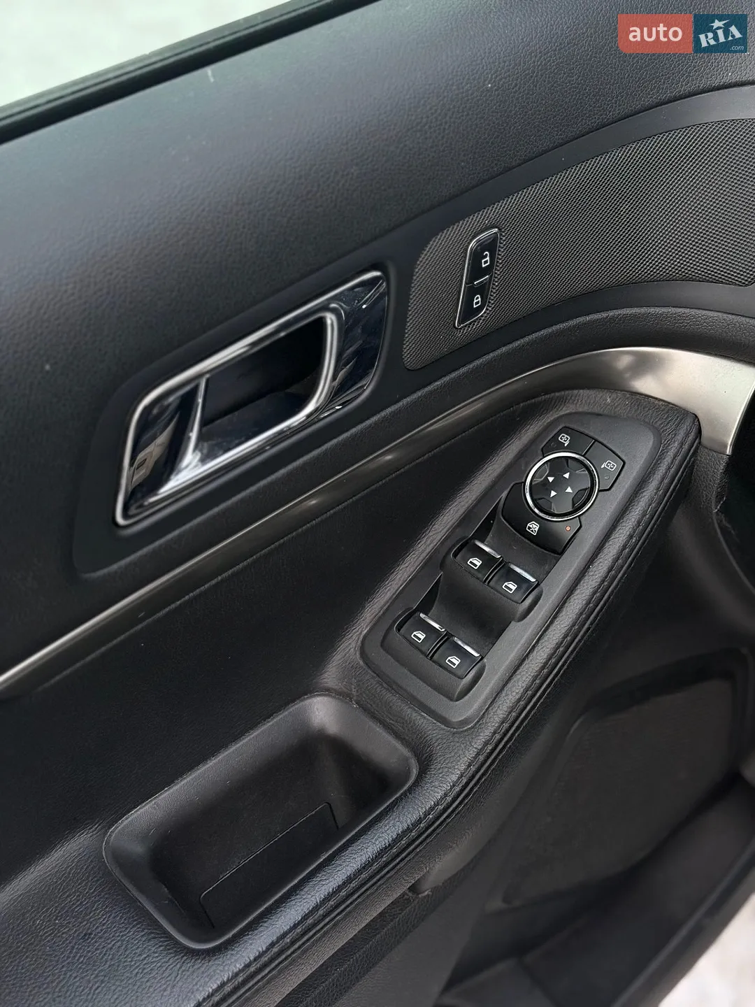 2016 Ford Explorer - мініатюра 4