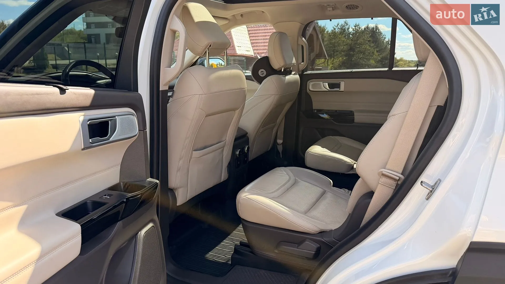 2022 Ford Explorer - мініатюра 12