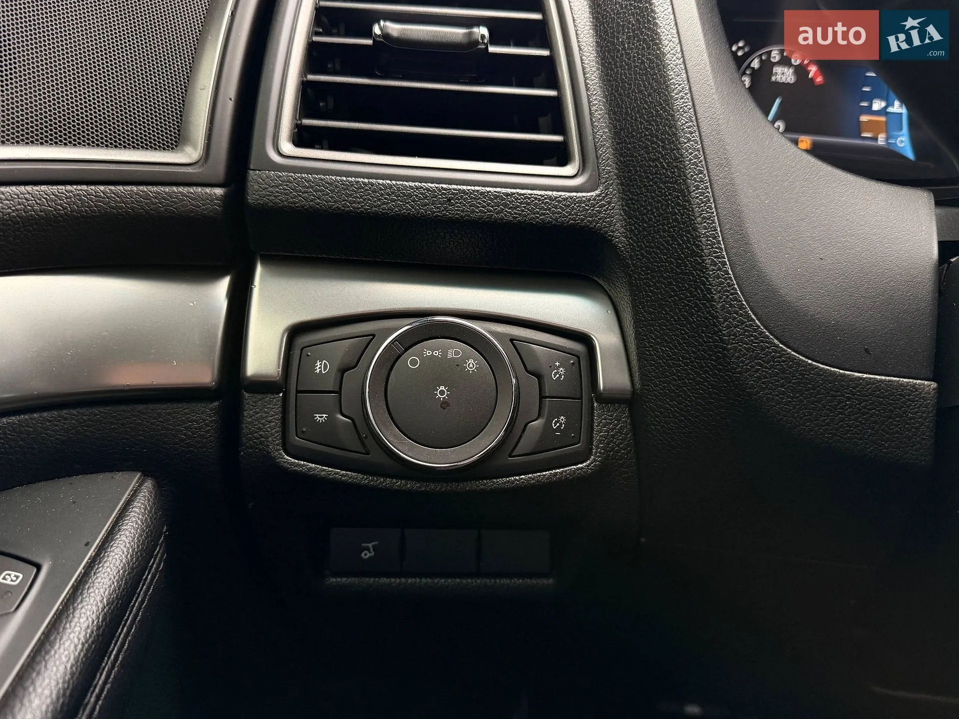 2018 Ford Explorer - мініатюра 19