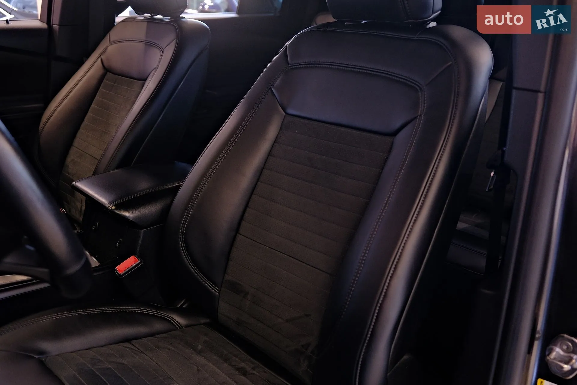 2020 Ford Explorer - мініатюра 27