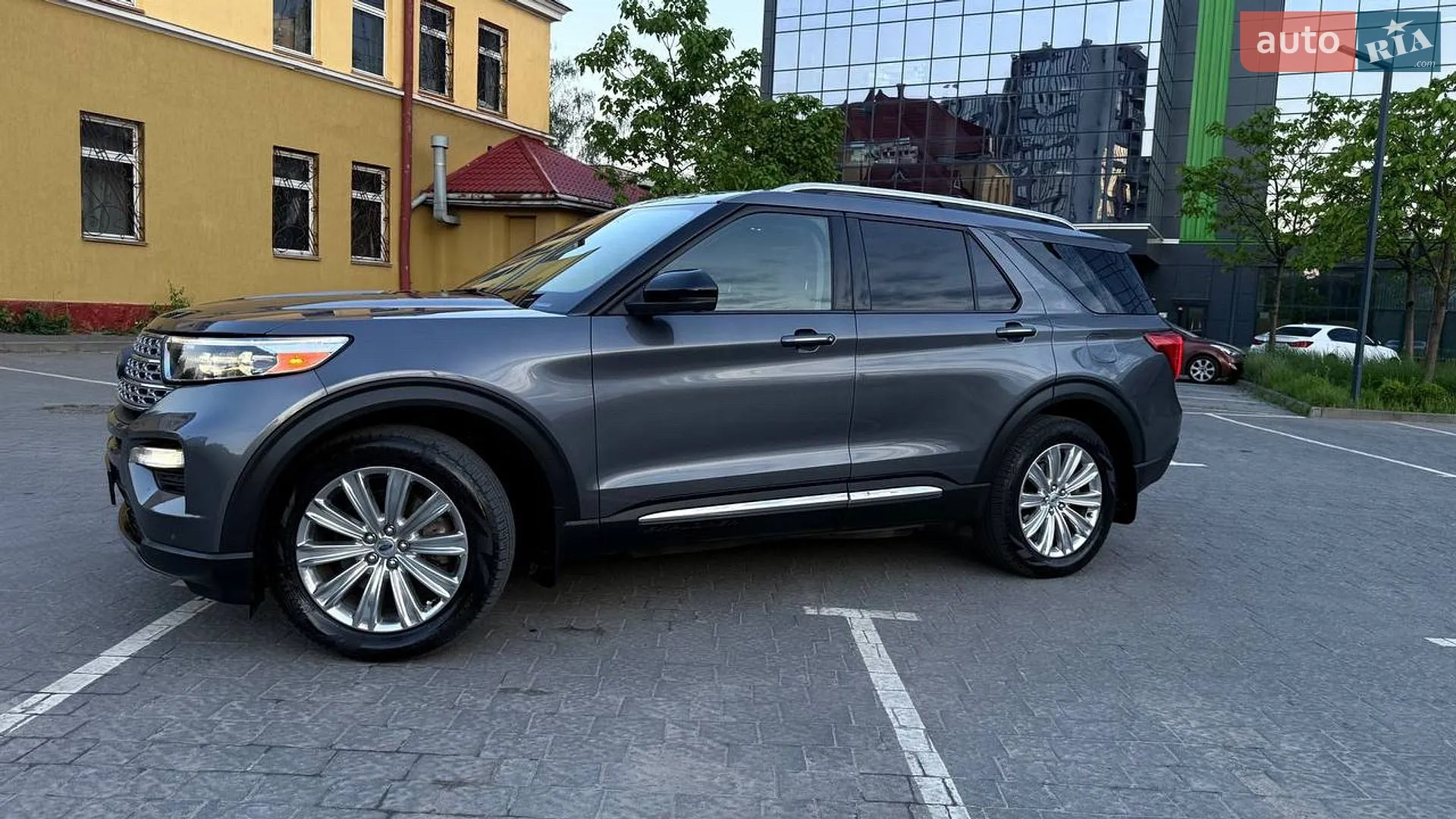 2021 Ford Explorer - мініатюра 8
