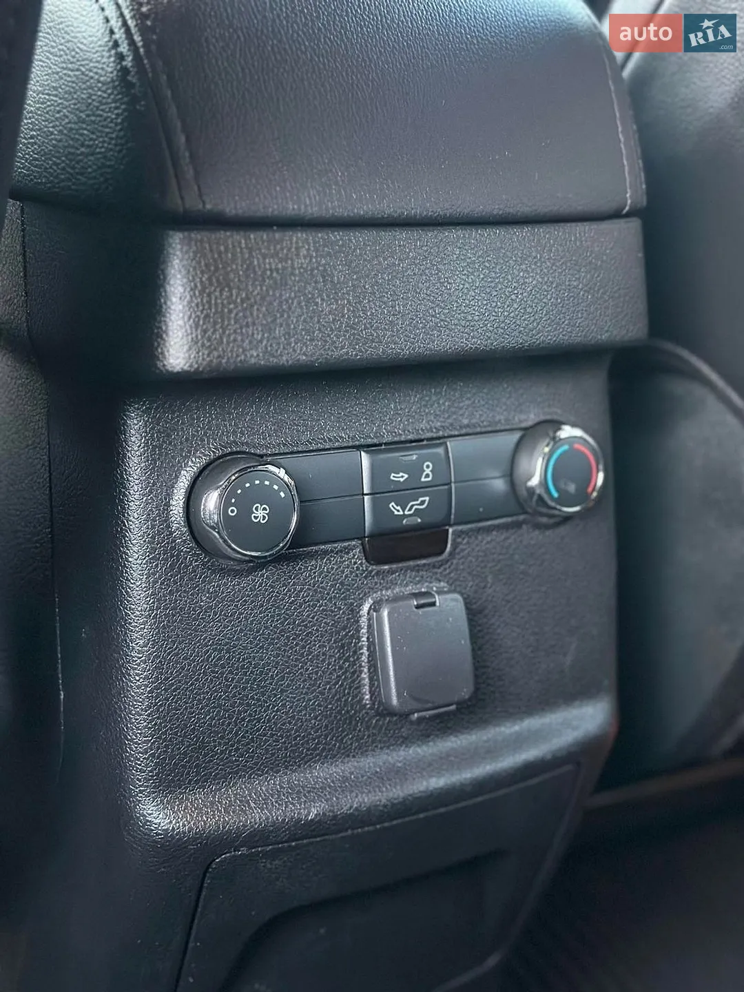 2018 Ford Explorer - мініатюра 16