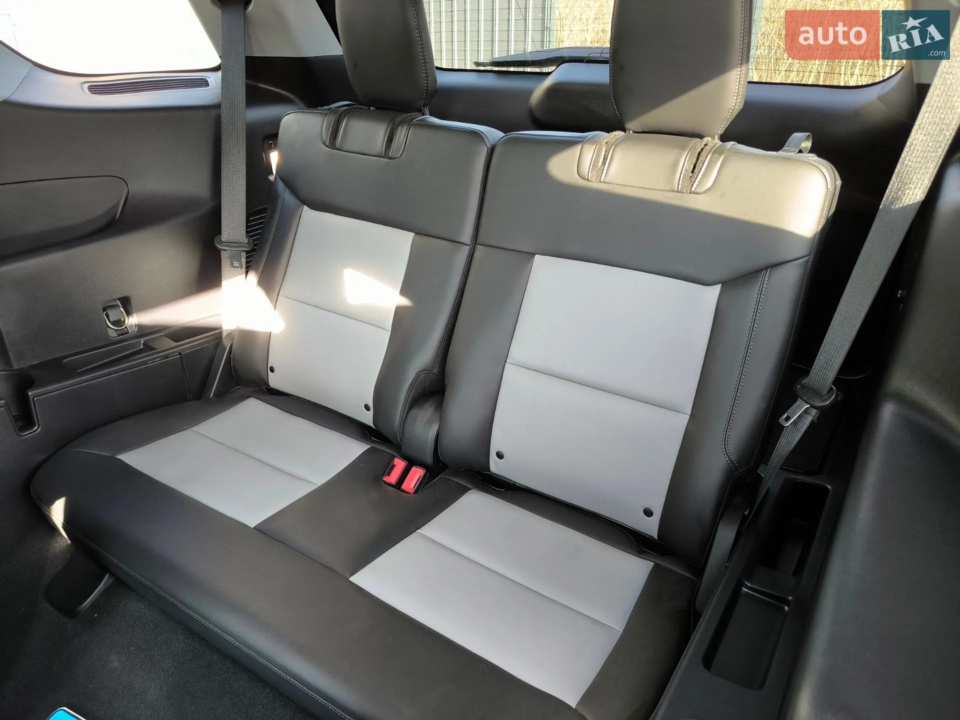 2021 Ford Explorer - мініатюра 8