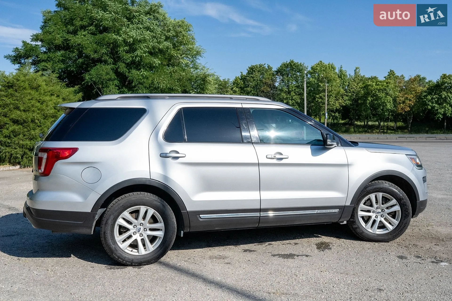 Ford Explorer 2017 VIN 1FM5K8D86JGA52977 фото оголошення 4 з 27