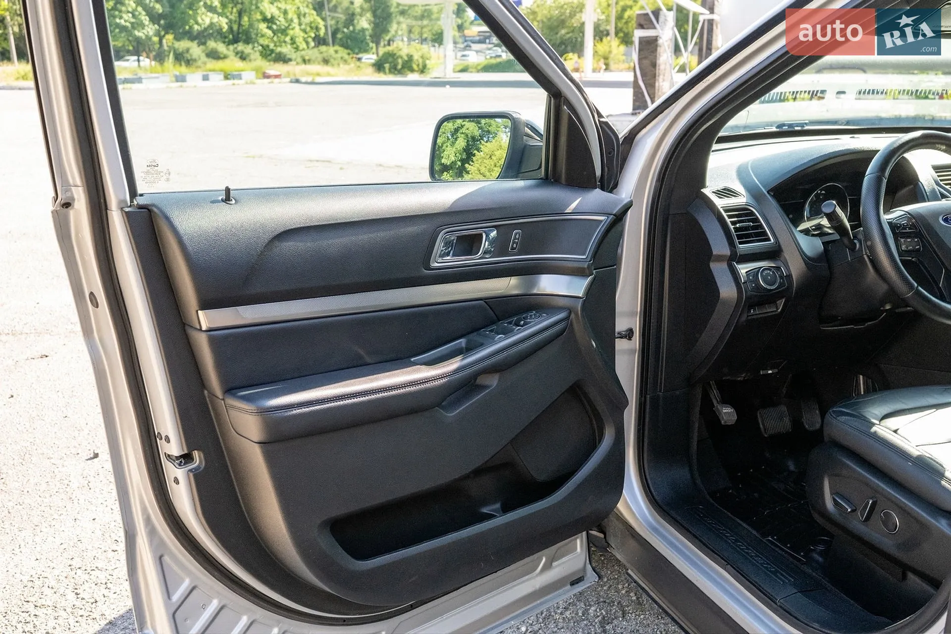 Ford Explorer 2017 VIN 1FM5K8D86JGA52977 фото оголошення 13 з 27