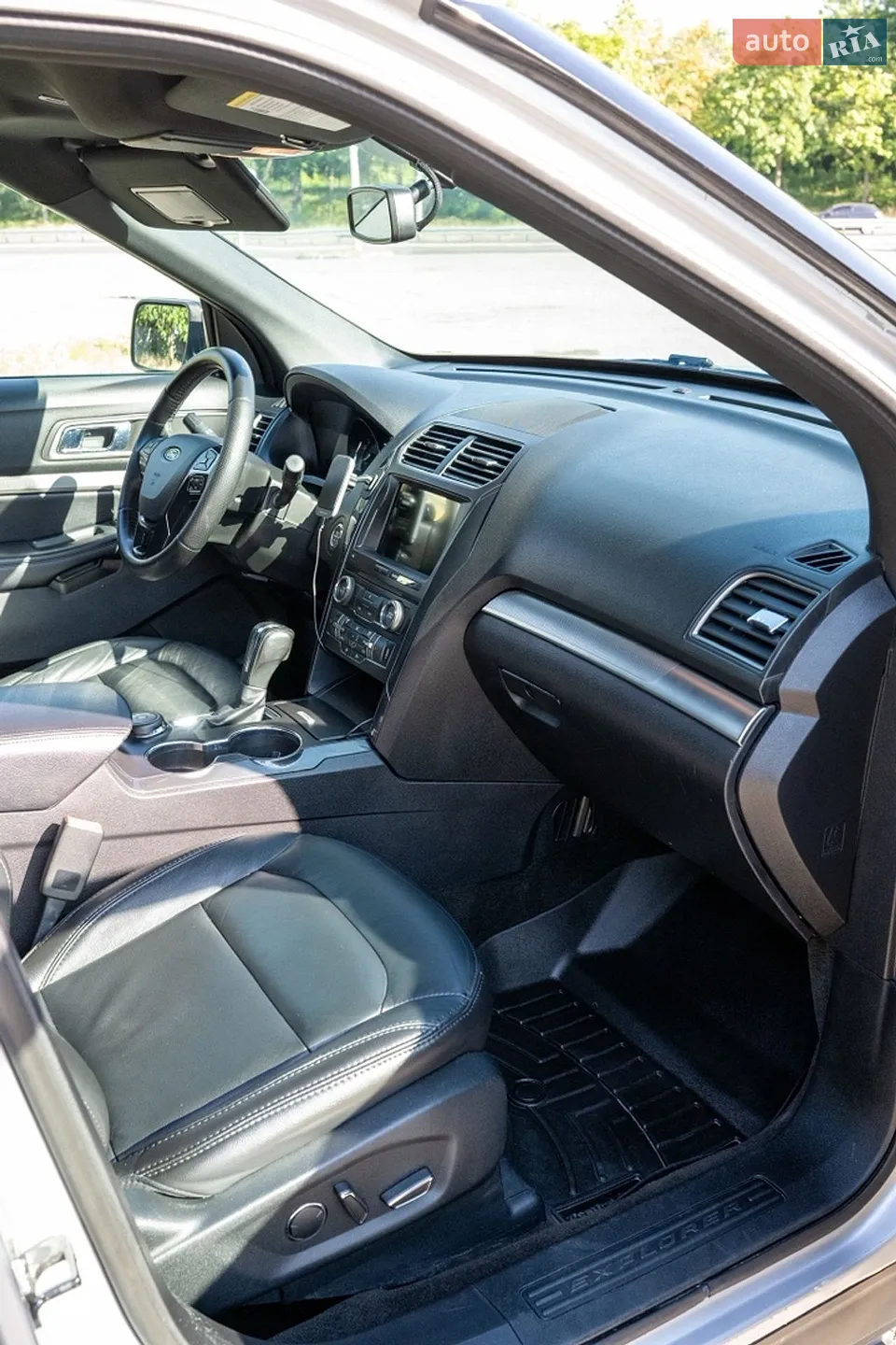 Ford Explorer 2017 VIN 1FM5K8D86JGA52977 фото оголошення 18 з 27