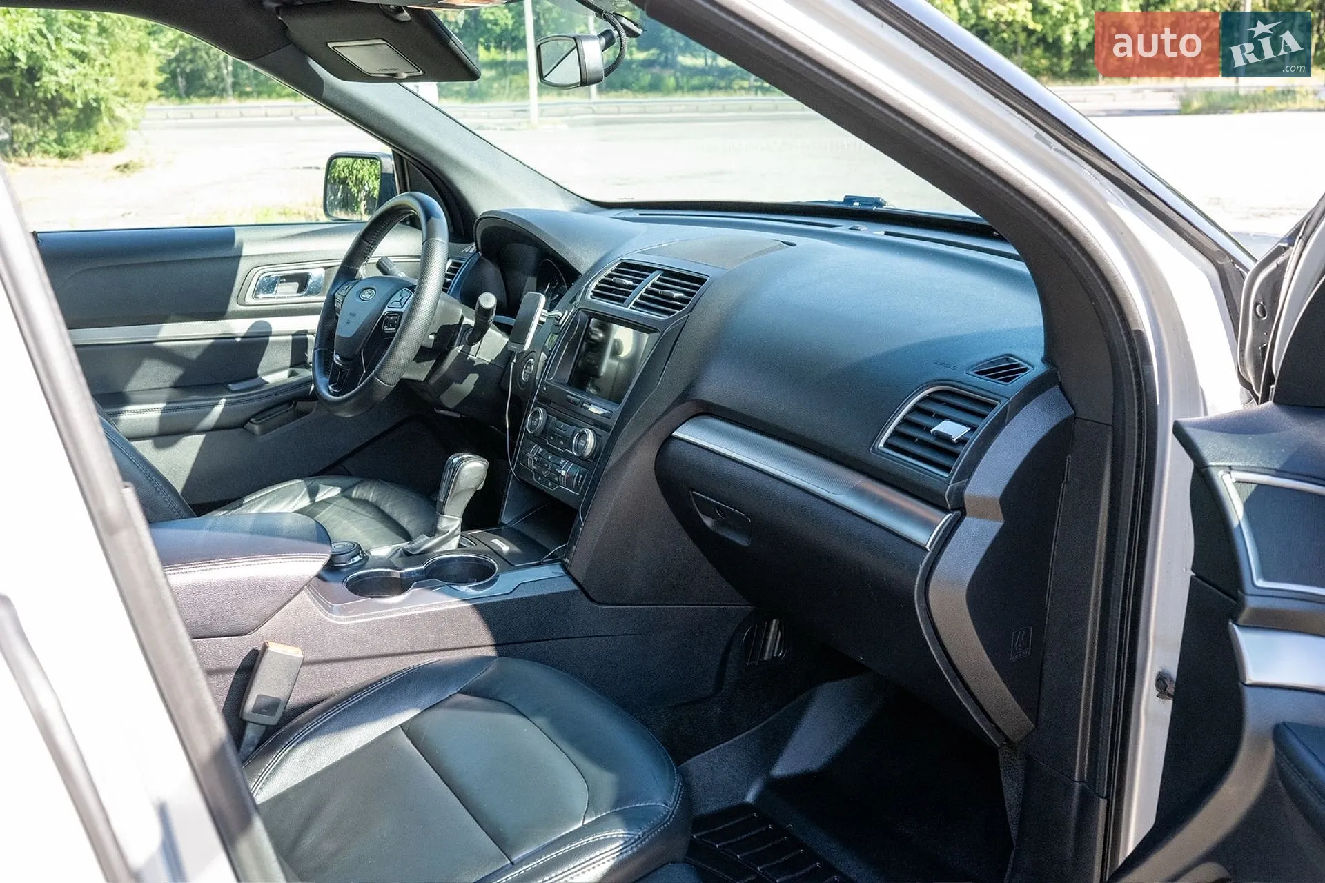 Ford Explorer 2017 VIN 1FM5K8D86JGA52977 фото оголошення 17 з 27