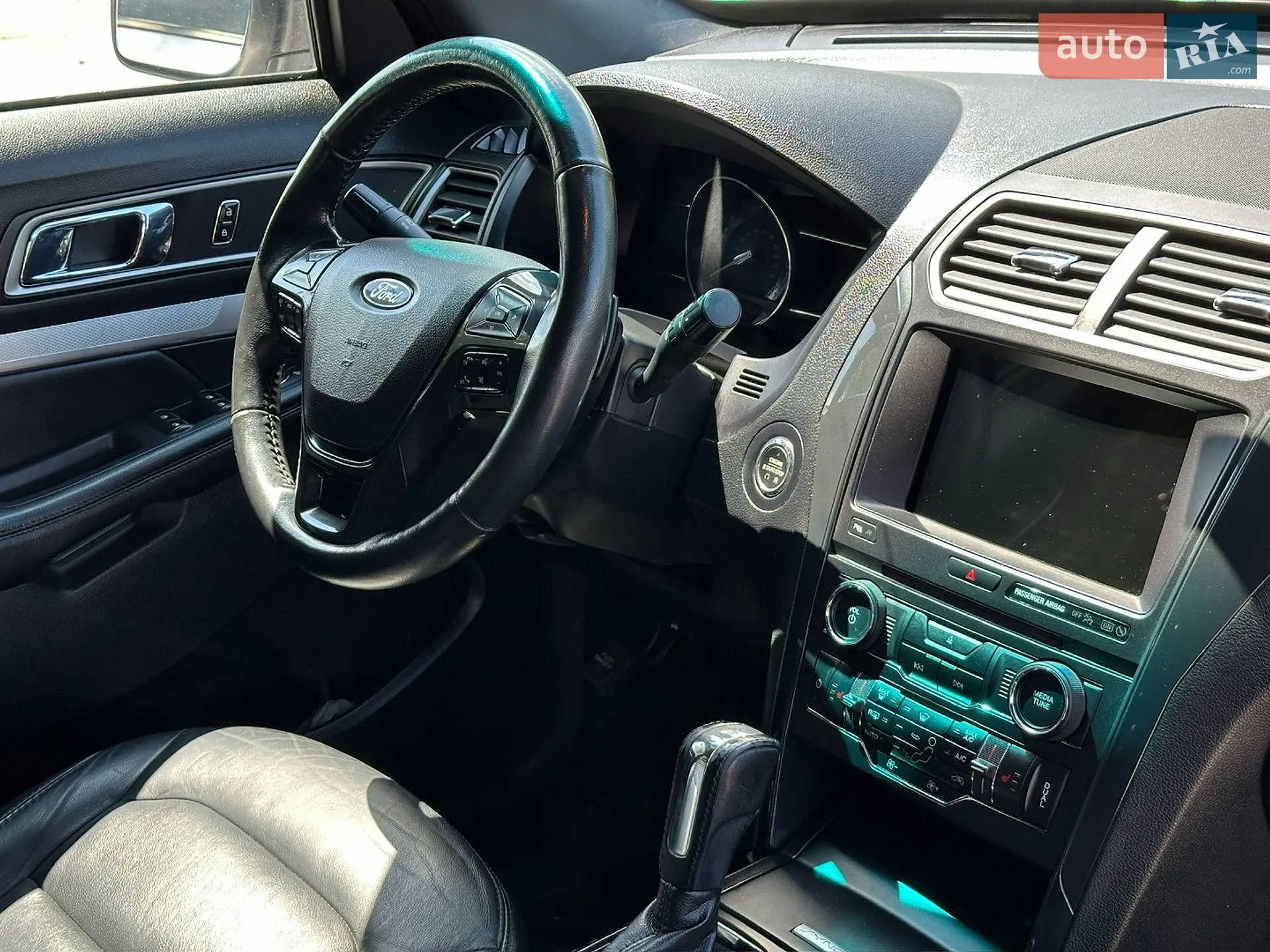 2017 Ford Explorer - мініатюра 16