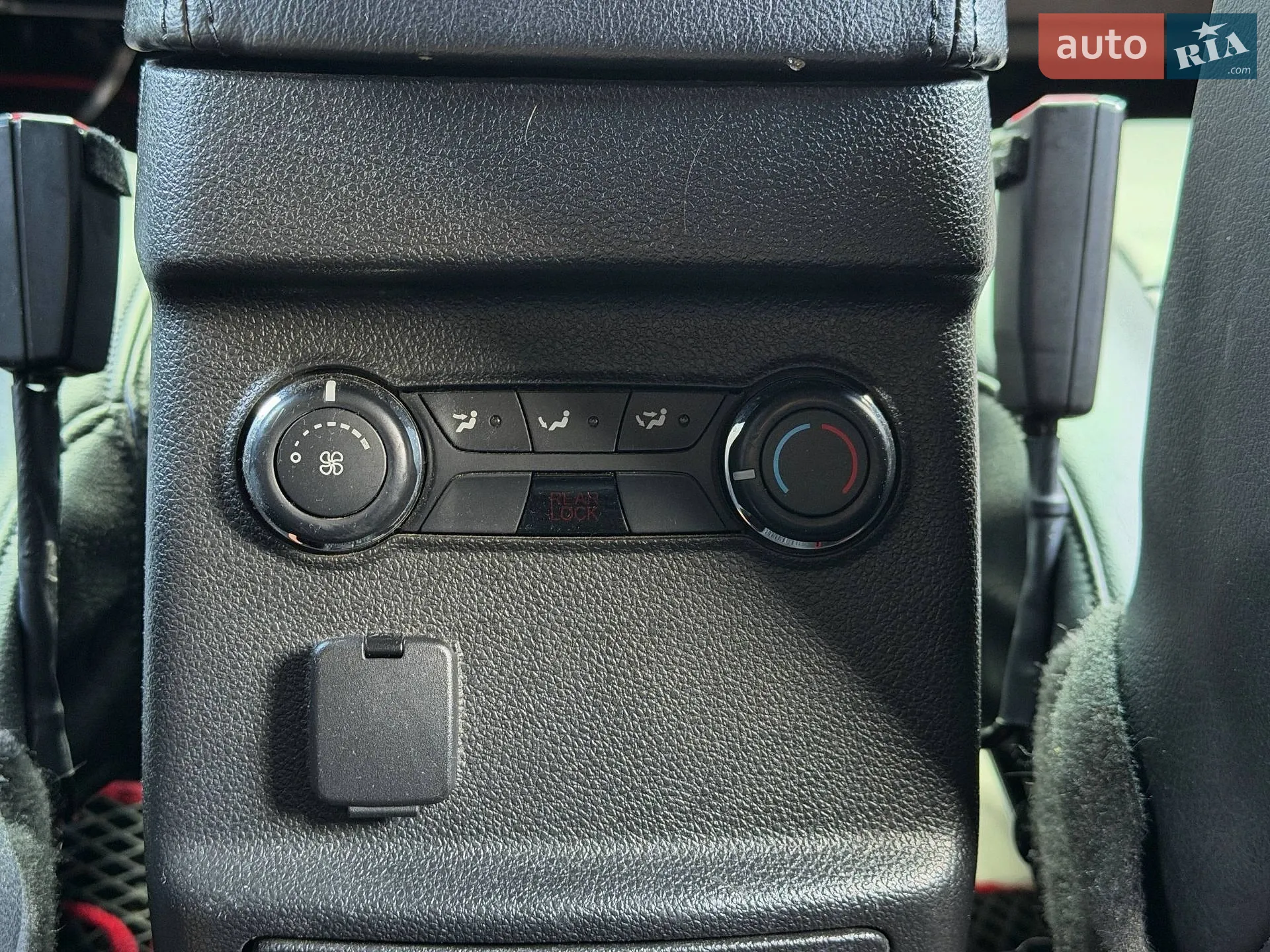 2015 Ford Explorer - мініатюра 25