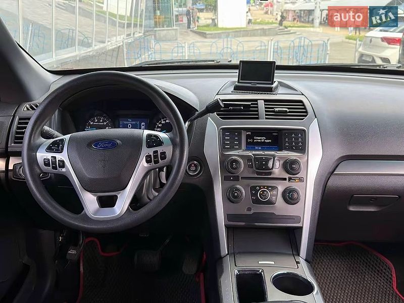 Позашляховик / Кросовер Ford Explorer 2015 в Києві