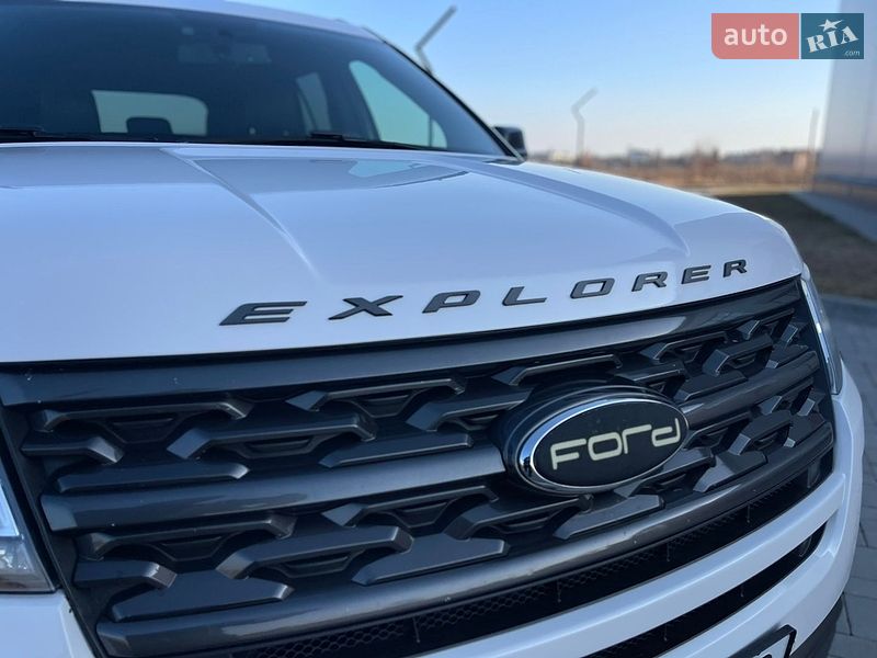 Позашляховик / Кросовер Ford Explorer 2018 в Рівному