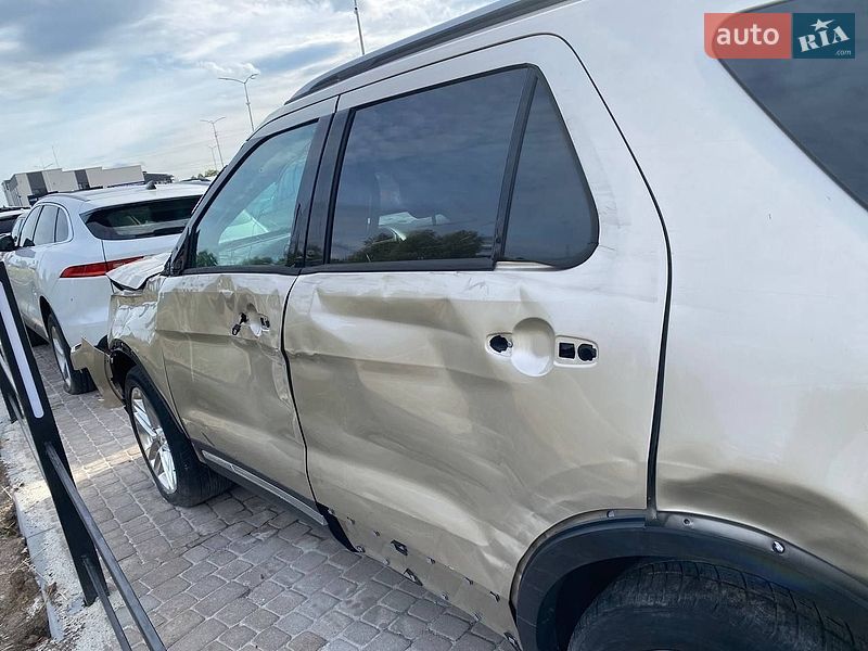 Позашляховик / Кросовер Ford Explorer 2017 в Львові